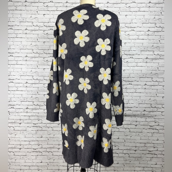 Simply Southern | NWOT fuzzy dusty blue, daisies long cardigan, size L - Picture 4 of 11